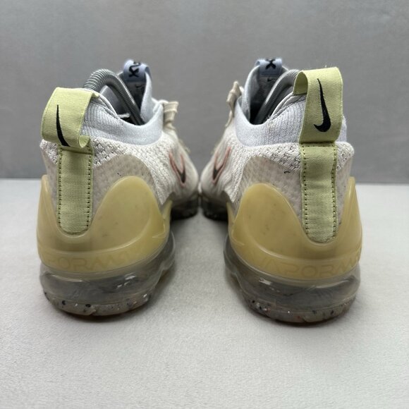 Womens 8 / 6.5Y Nike Air VaporMax 2021 Flyknit Mismatched Swoosh White Sneakers - Picture 4 of 8